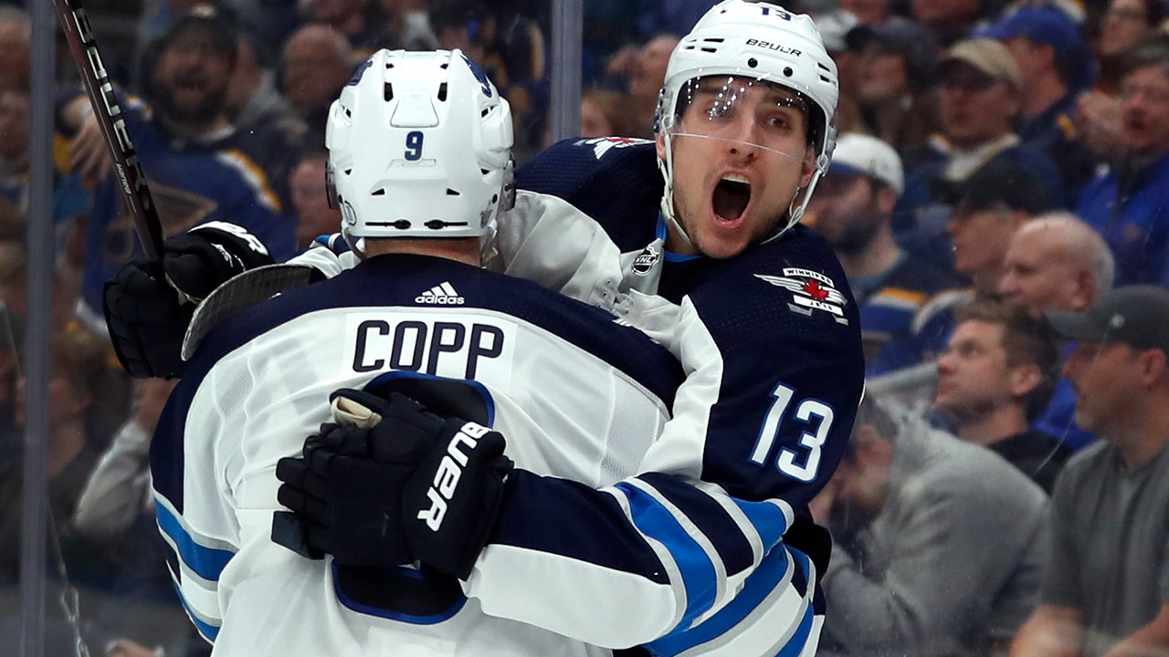 Jets bounce back with 6-3 win over Blues