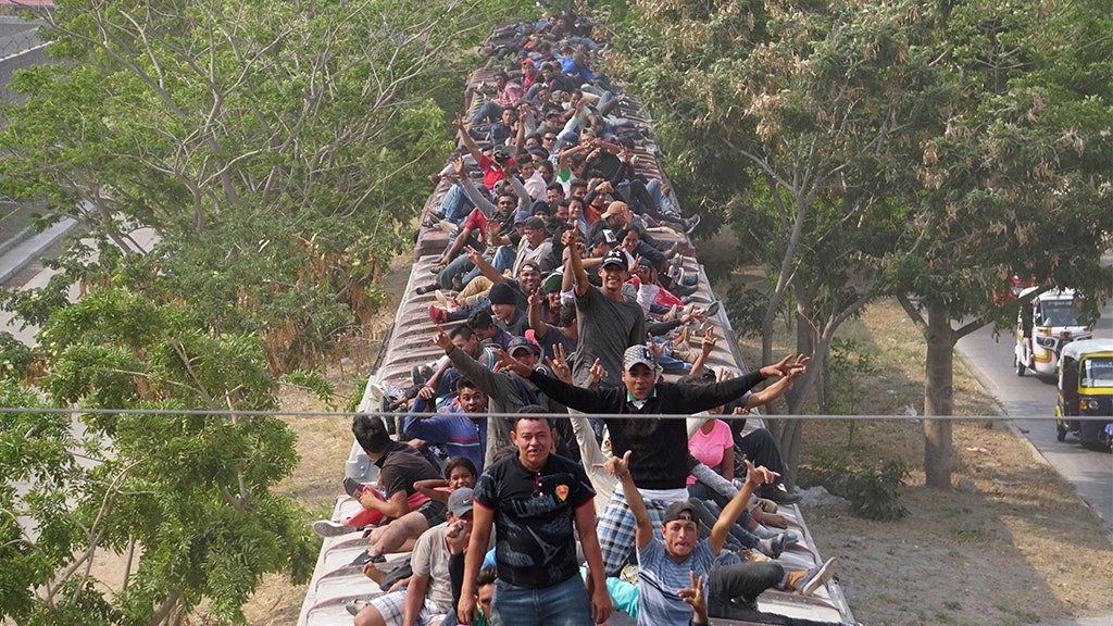 Hundreds of migrants board 'the Beast' train in Mexico in risky move to ...