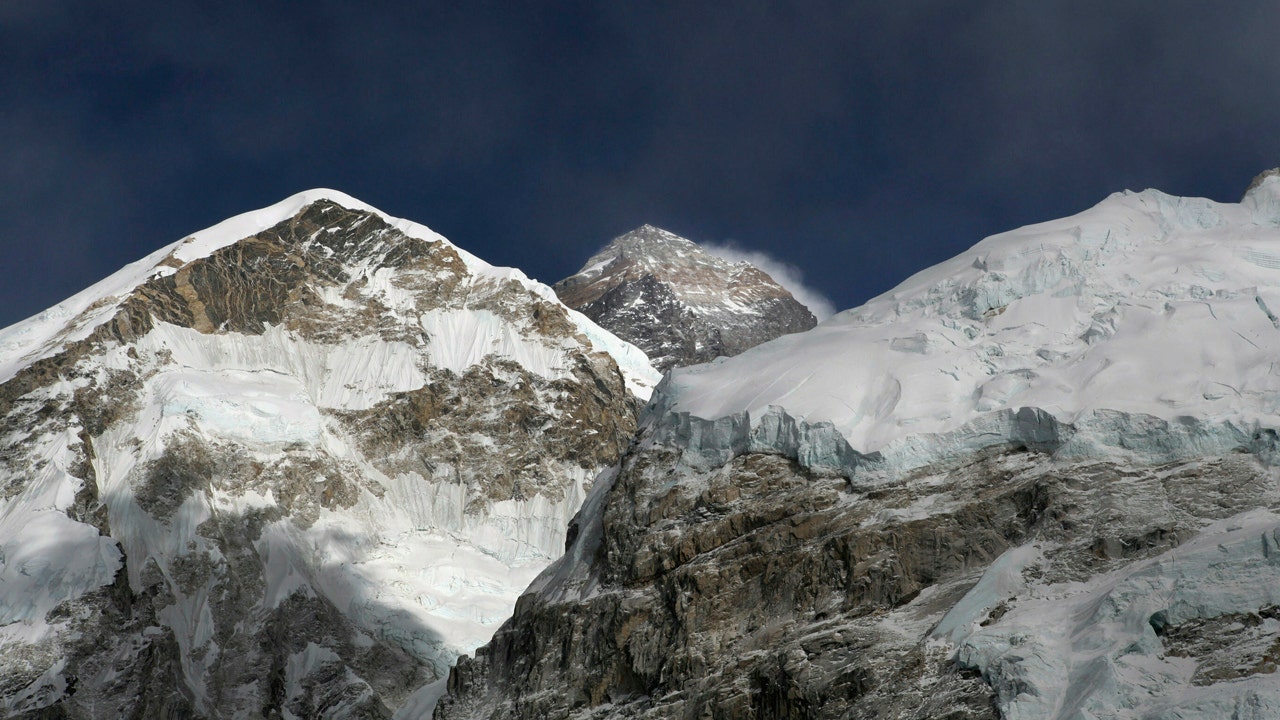 Colorado lawyer dies while descending Mount Everest officials say