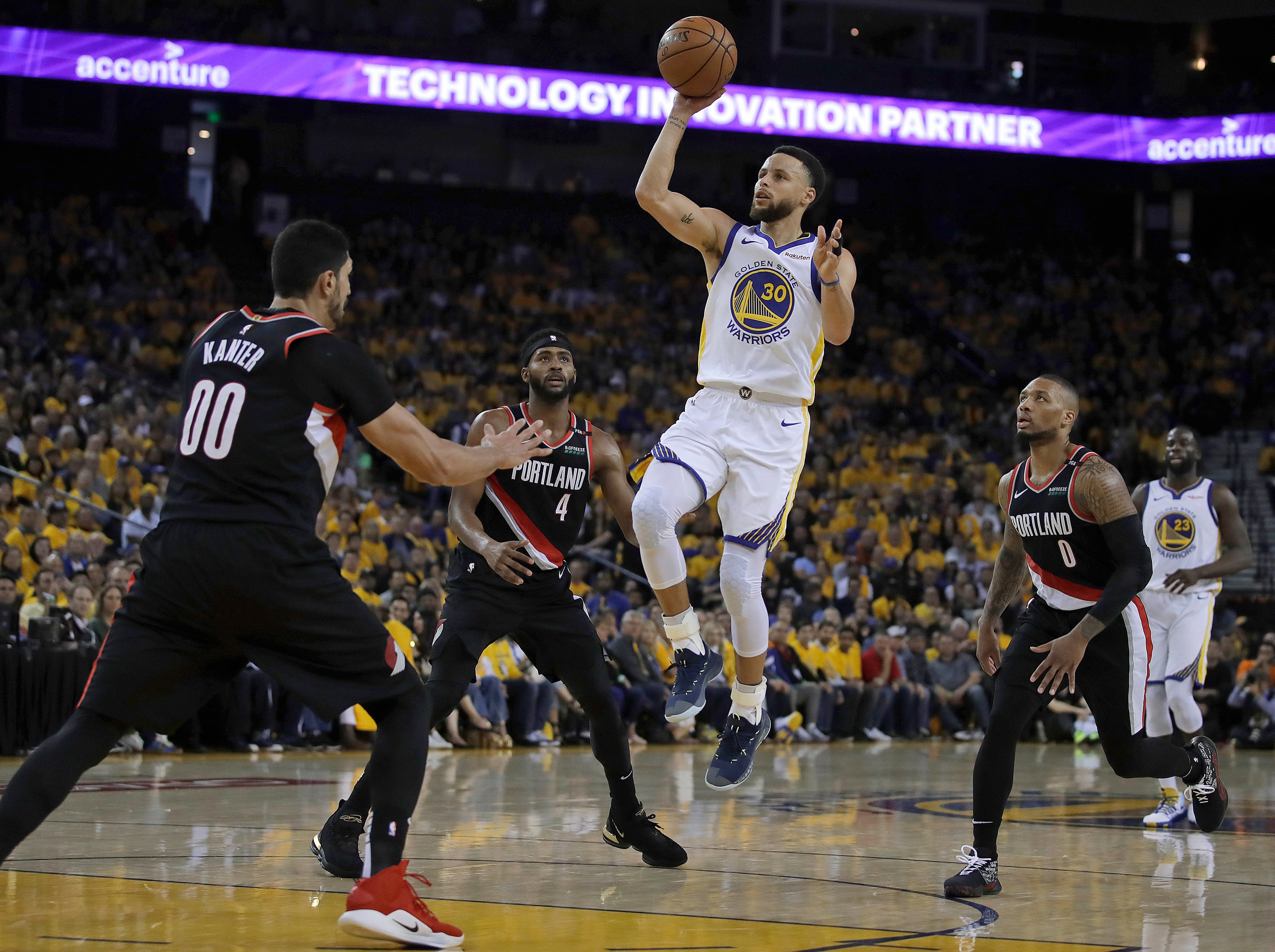 Curry, Warriors take Game 1 of Western Conference finals