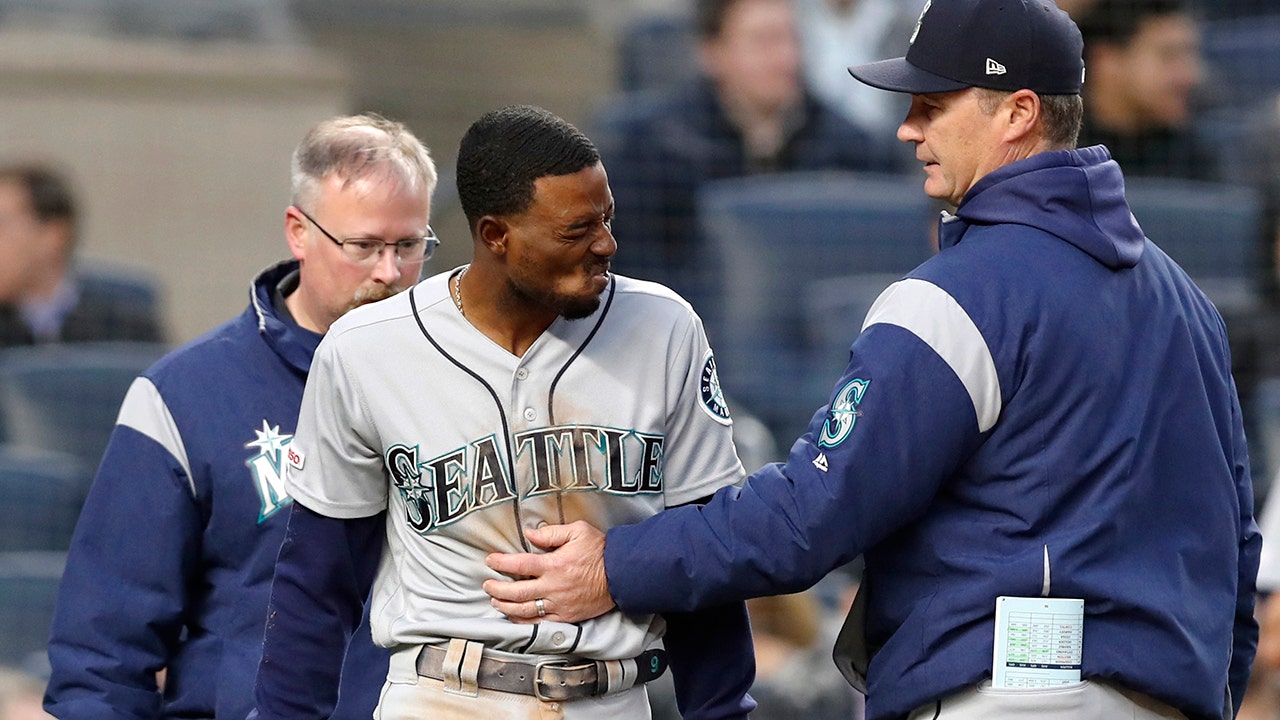 Dee Gordon went for the full Ken Griffey Jr. look during the Mariners' Turn  Ahead the Clock Night