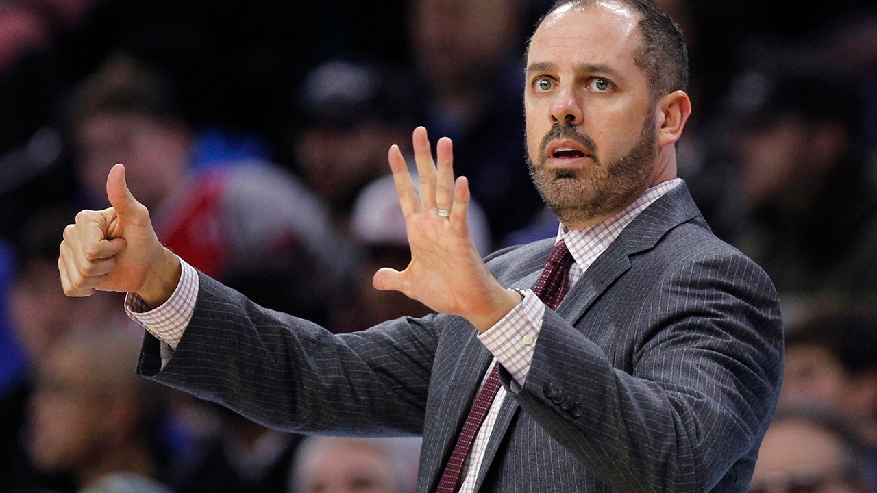 Lakers head coach Frank Vogel in hot seat: report