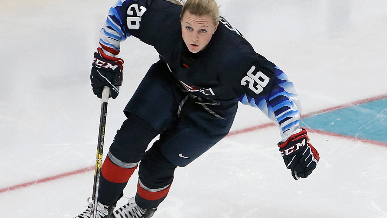 USA women's hockey star changes tune on Colin Kaepernick protest: 'It was  never about the flag'