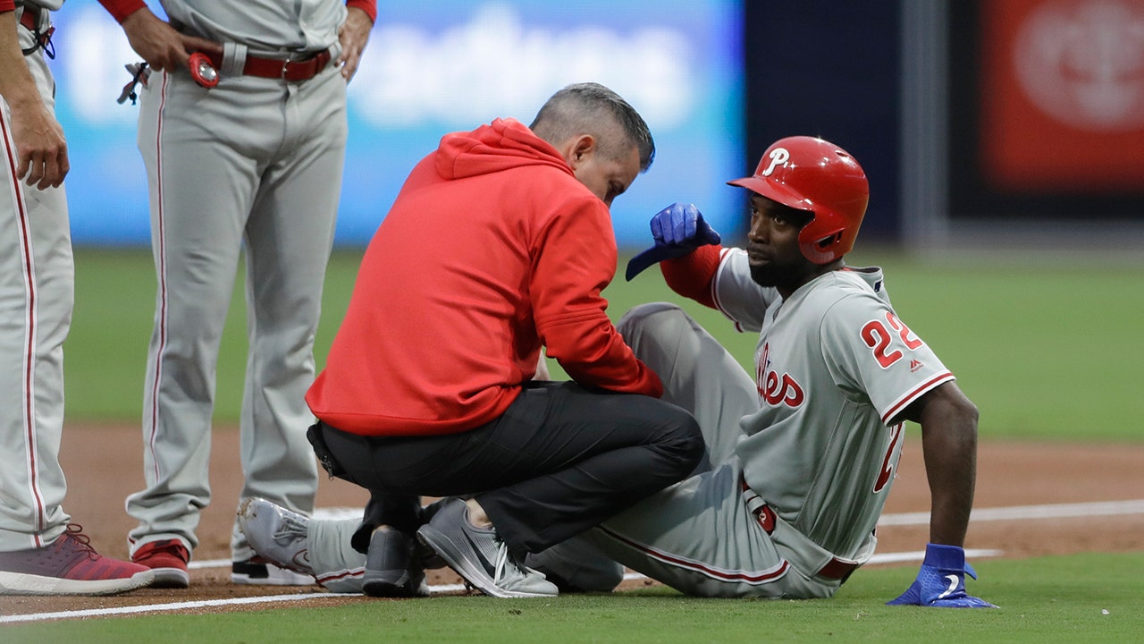 Philadelphia Phillies' Andrew McCutchen suffers knee injury trying to avoid  tag, asks for prayers