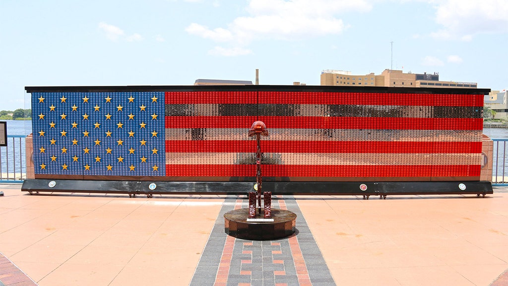 Fallen Heroes Memorial in Florida made of dog tags of fallen soldiers as American flag