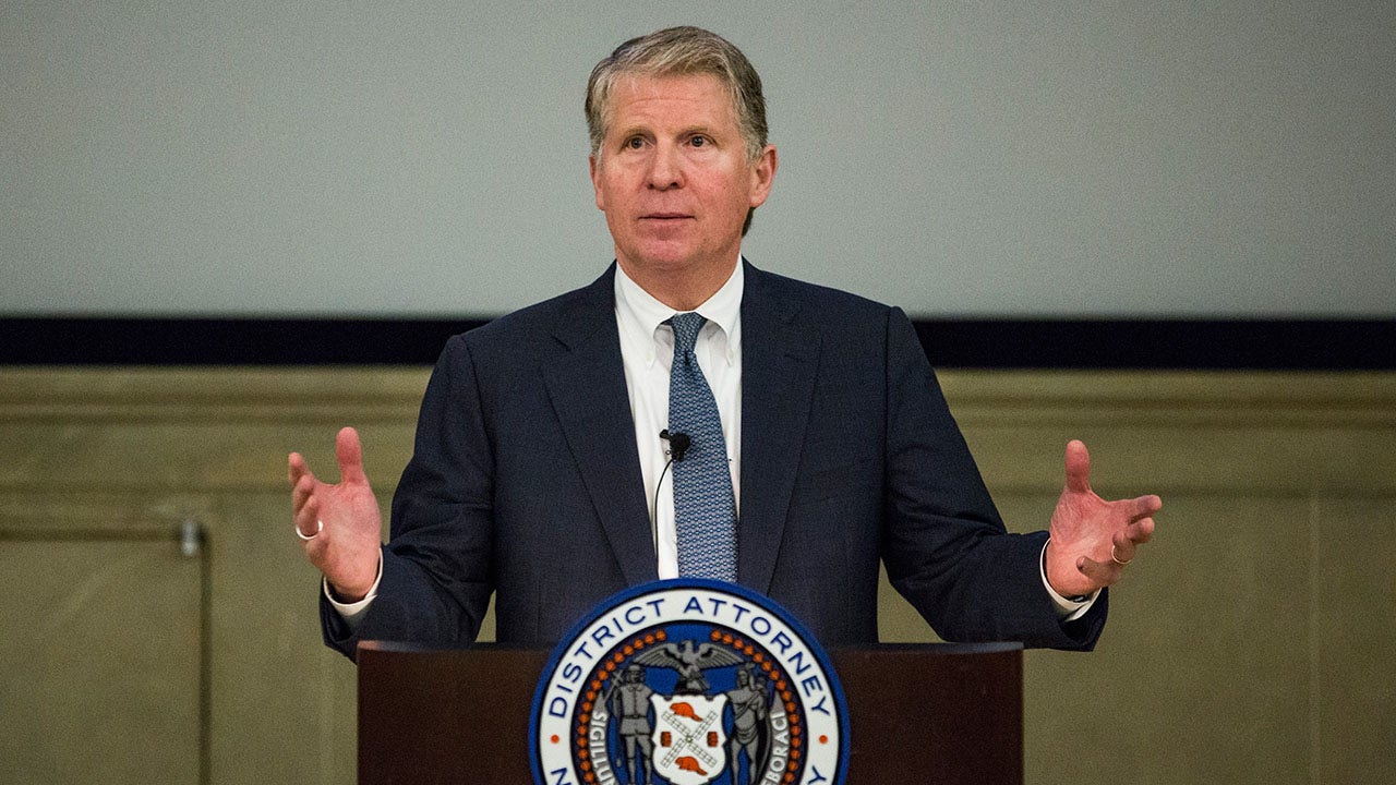 Manhattan District Attorney Cy Vance, who sought Trump's tax returns, to retire