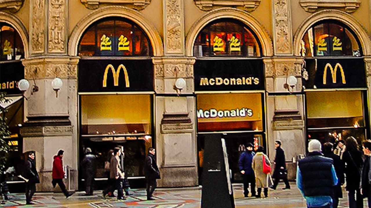 Italian officials ban McDonald's near ancient Roman monument