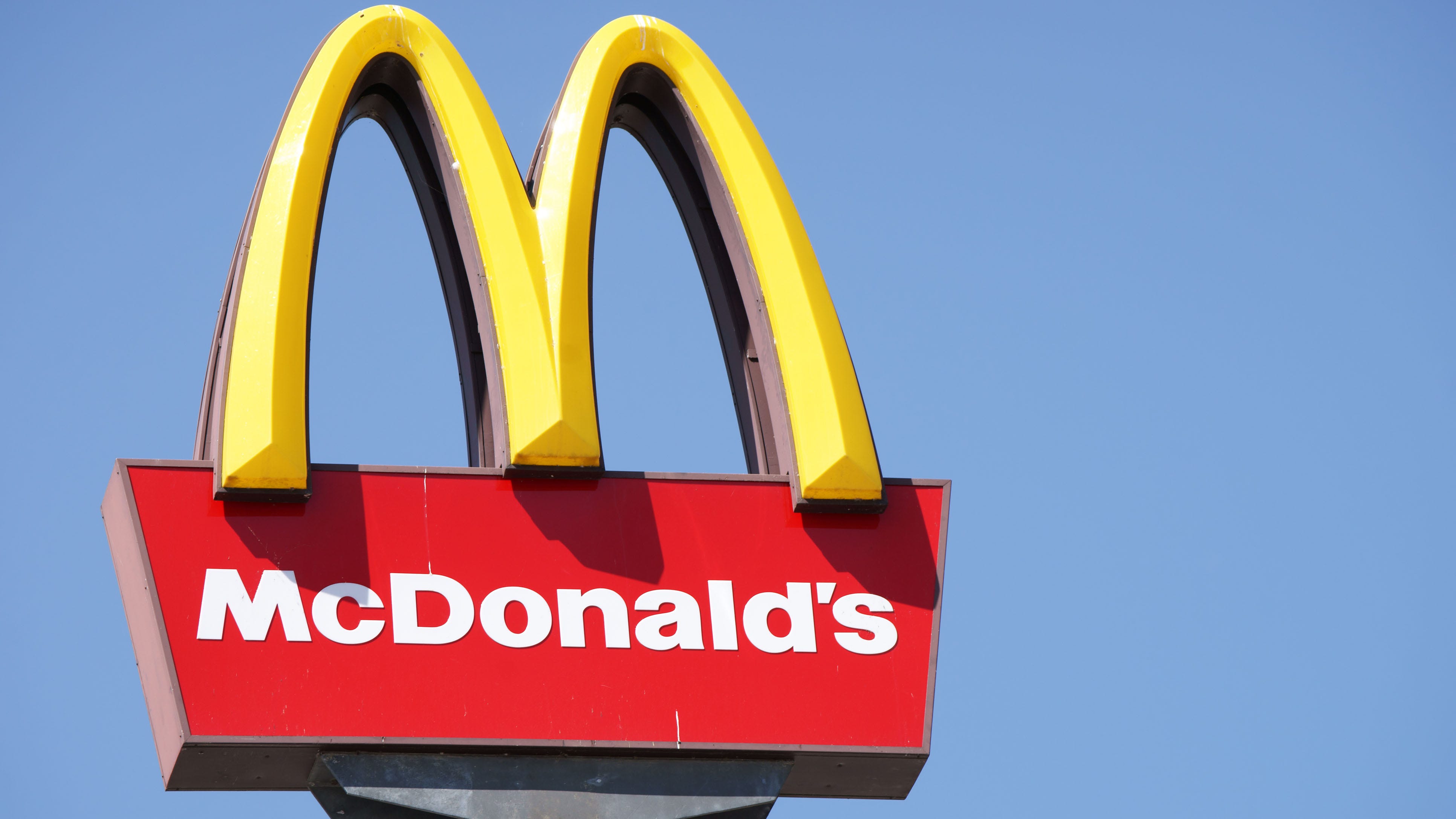 Fleeing suspect in Tennessee found hiding in McDonald's freezer: report