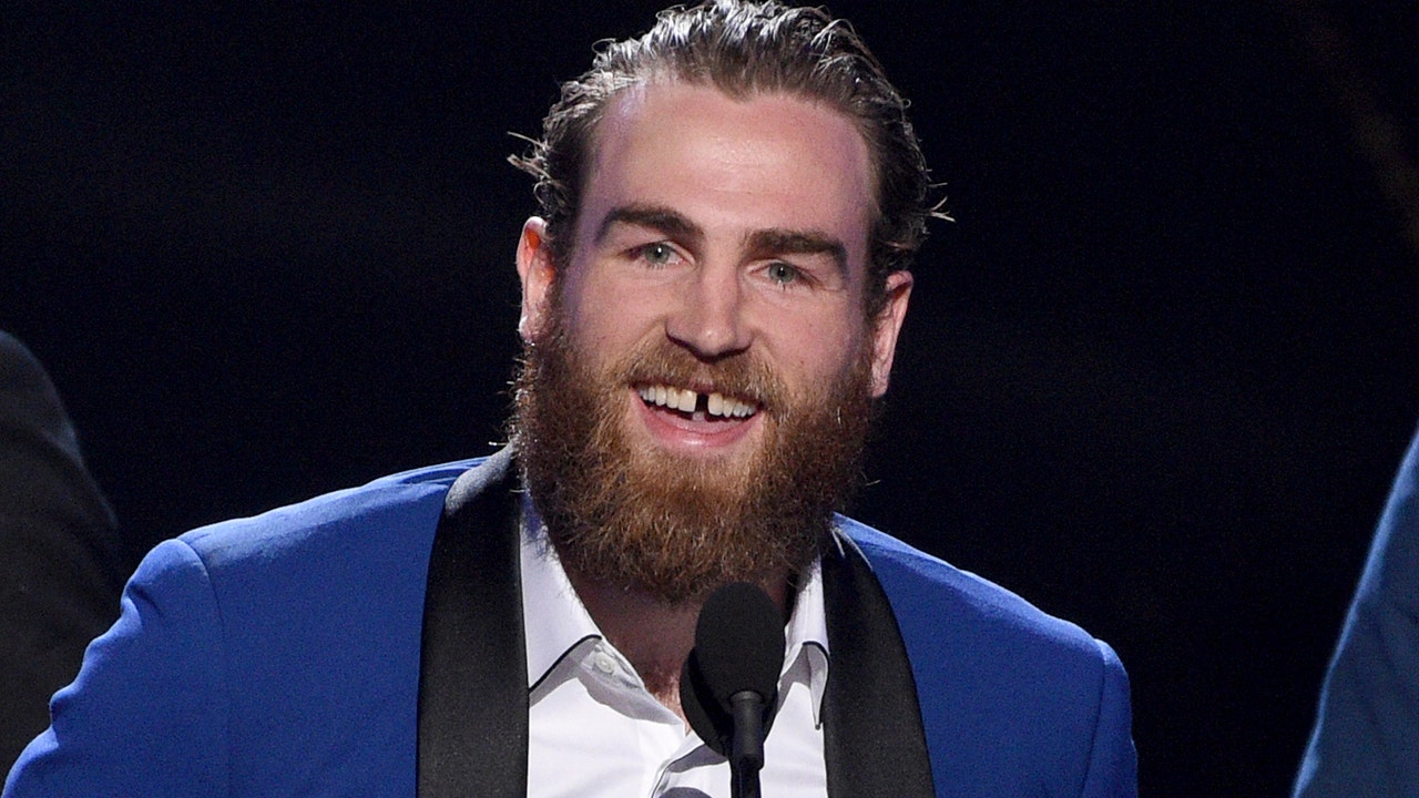Blues star Ryan O'Reilly takes out tooth during ESPYs speech