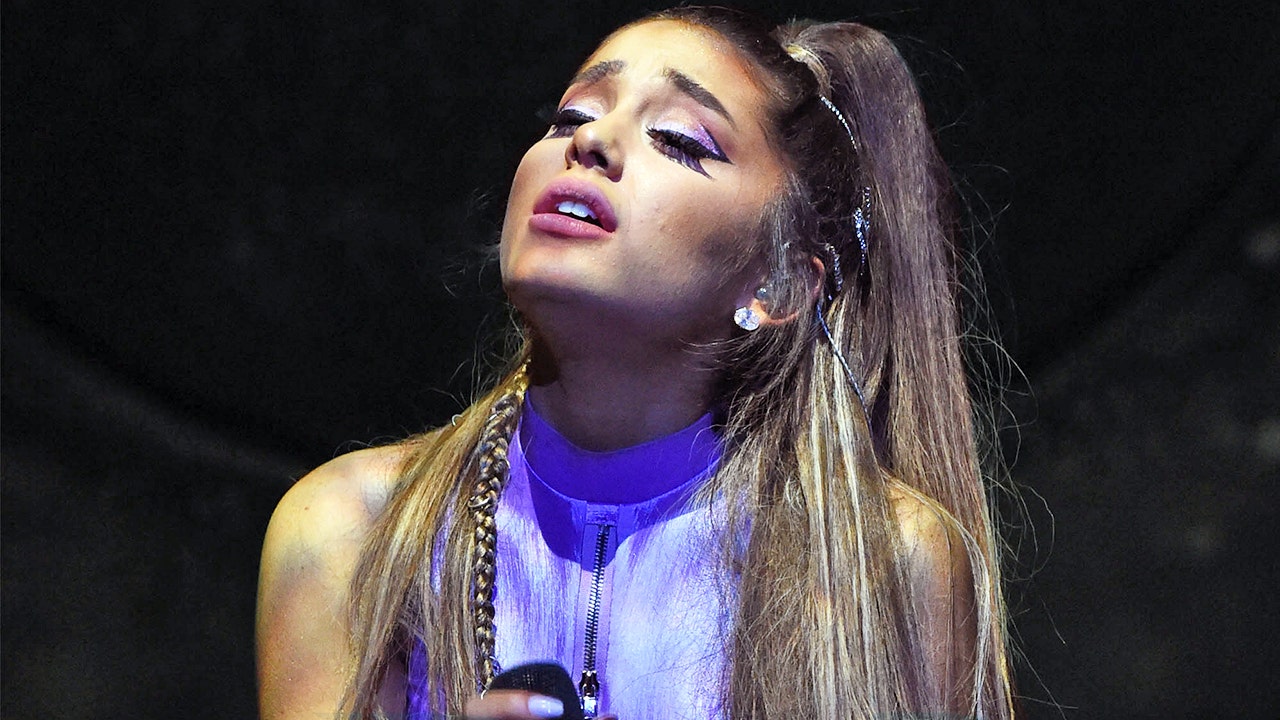 Ariana Grande Speaks Out After Crying Onstage Fox News 1755