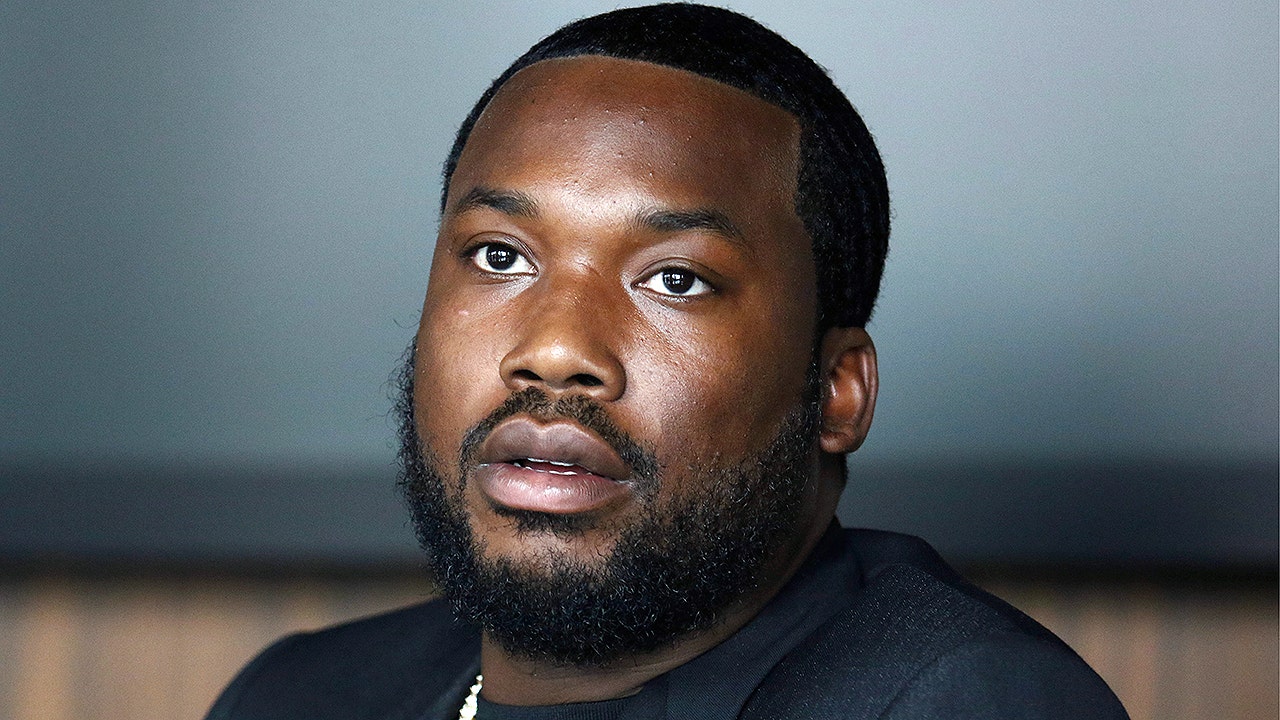 Meek Mill apologizes to Vanessa Bryant over 'disrespectful' Kobe