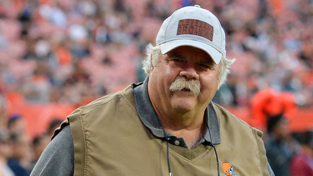 Cleveland Browns OL coach Bob Wylie owns episode of 'Hard Knocks'