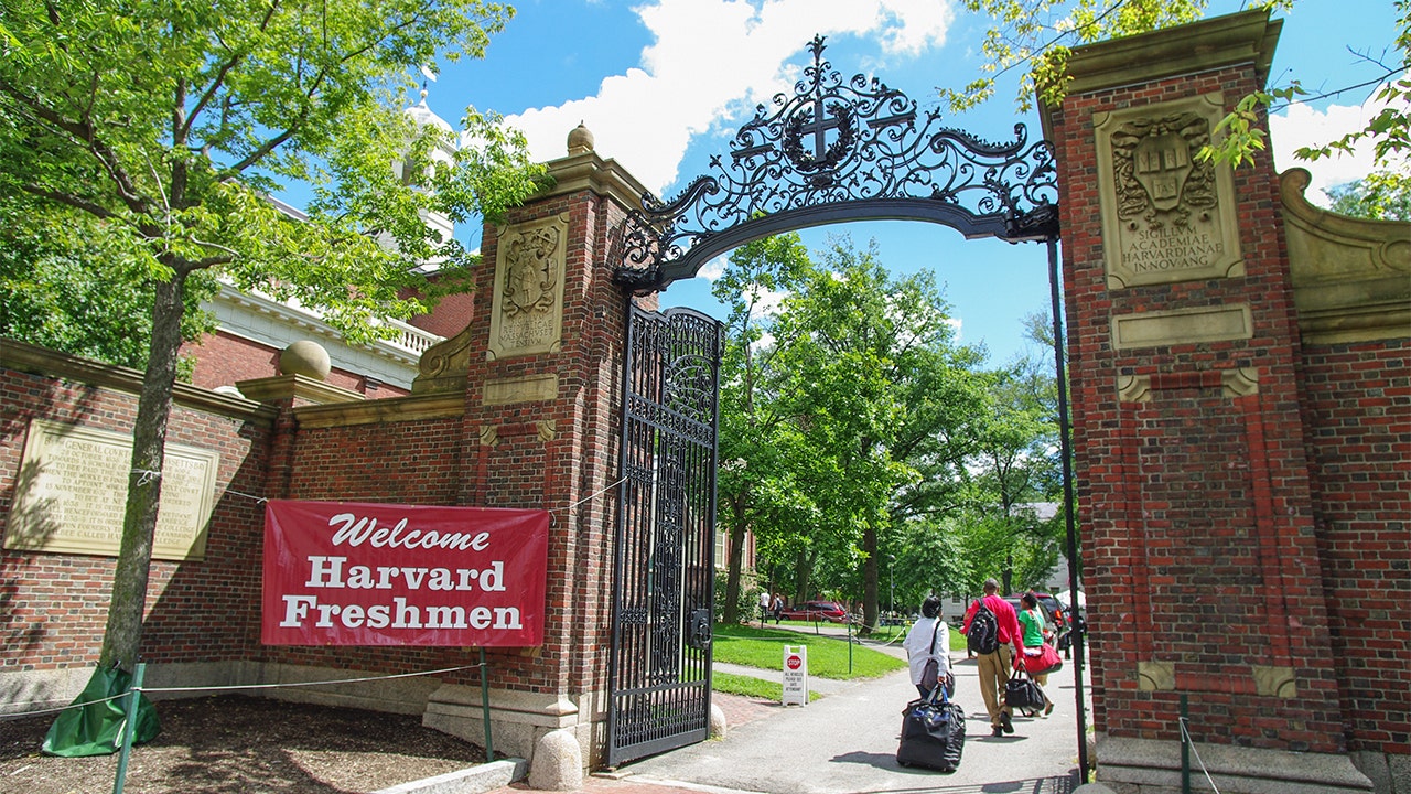 Harvard offers free tuition to students whose families make 0K or less per year Harvard offers free tuition to students whose families make 0K or less per year