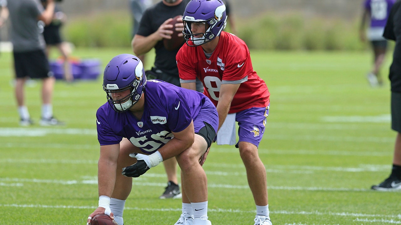 Vikings center Garrett Bradbury's status for playoffs remains uncertain –  Twin Cities