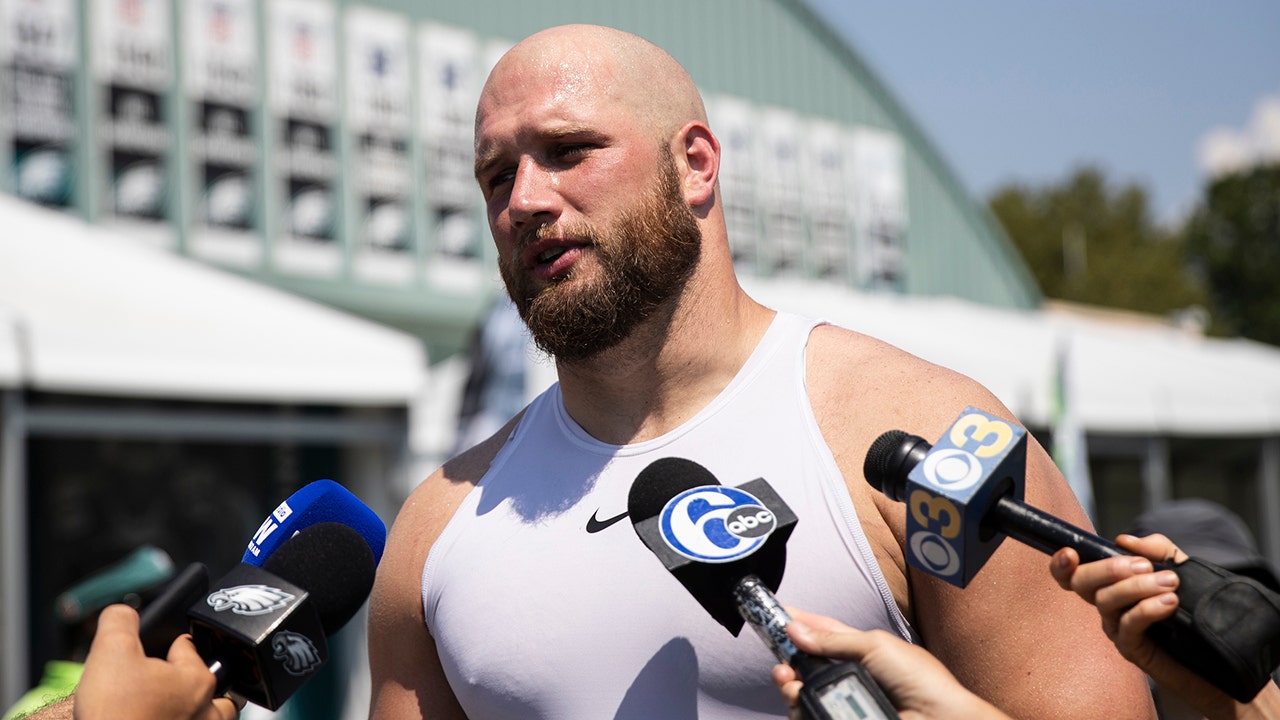 WATCH: Eagles' Johnson Deadlifts more than TWICE his body weight