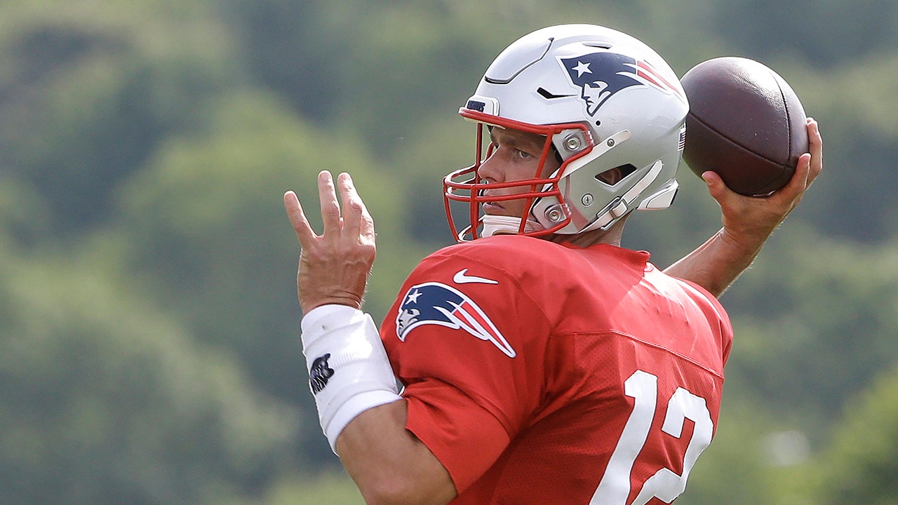 Tom Brady Red Uniforms  New england patriots, Patriots, Football helmets