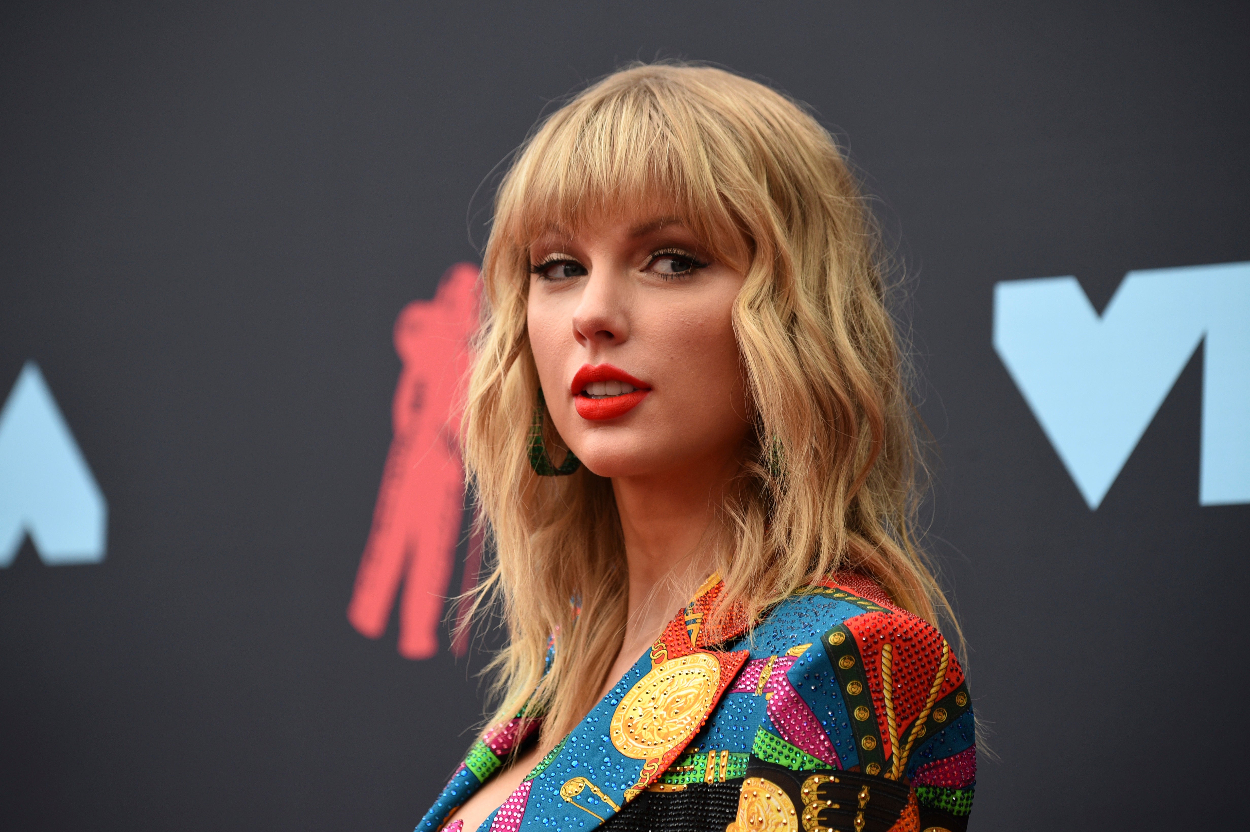 MTV VMAs: Taylor Swift Bags Eight Awards; Shakira Gets Video