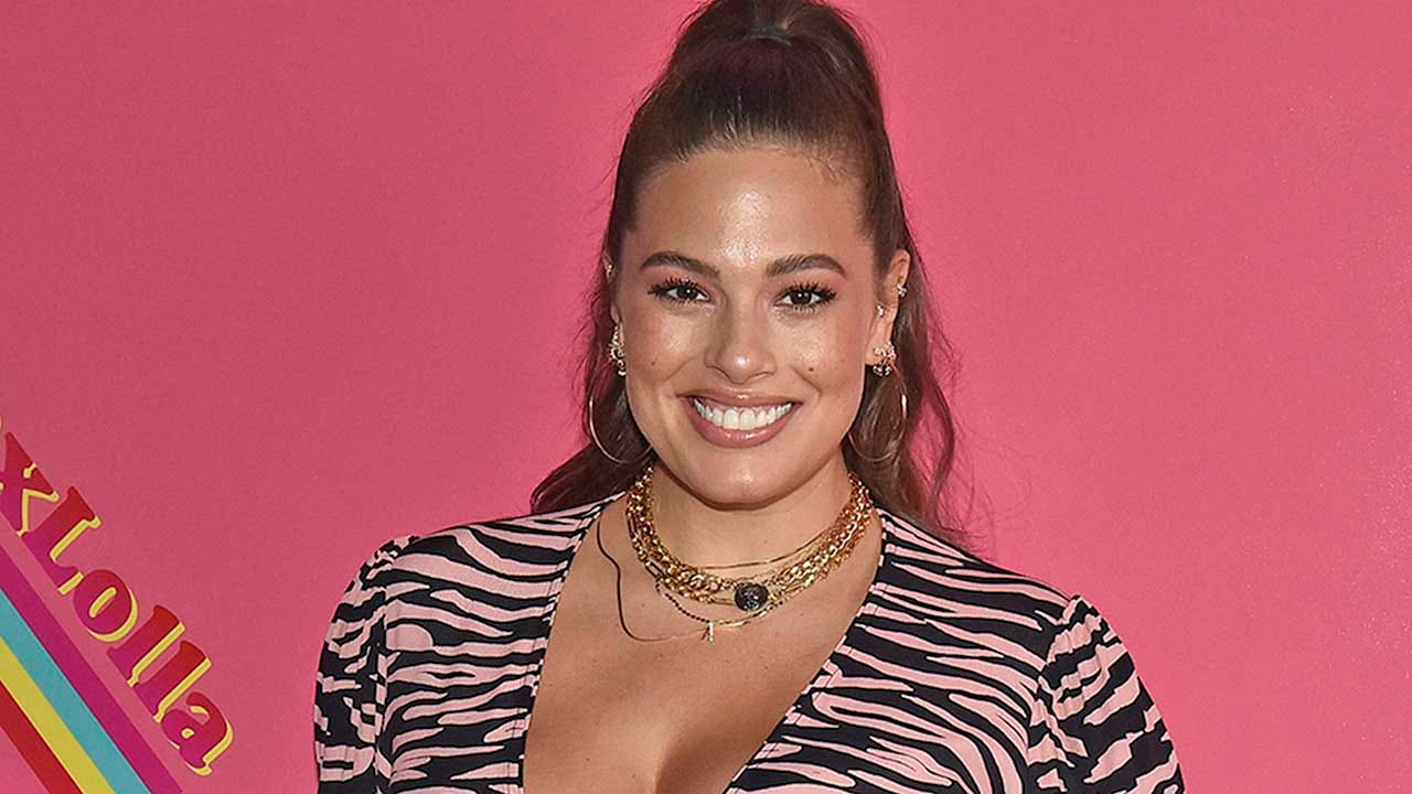 Pregnant Ashley Graham lauded for sharing nude snap showing stretch marks - Fox News