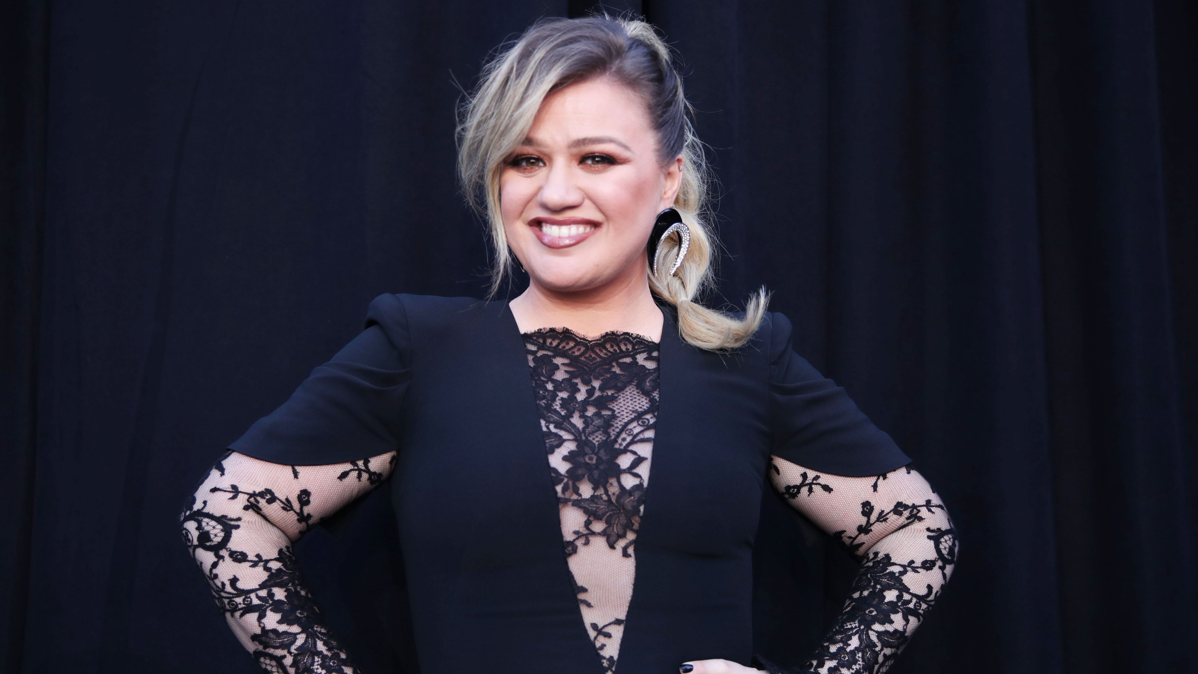 Kelly Clarkson Felt 'Pressure' About Her Body When She Was Thin