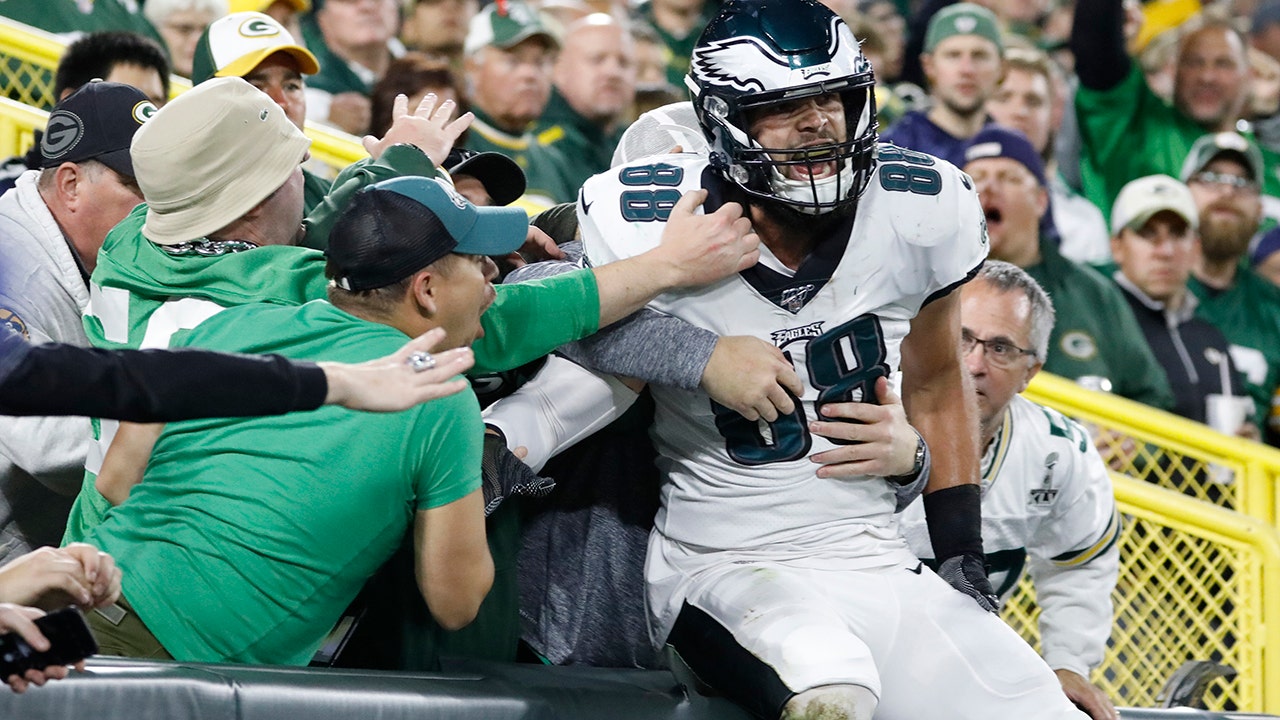 Eagles' Dallas Goedert was sucker-punched at restaurant during dinner with  family, video shows