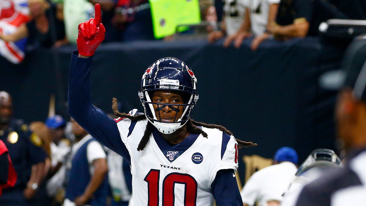 Reports: Cardinals' DeAndre Hopkins to sign record extension for