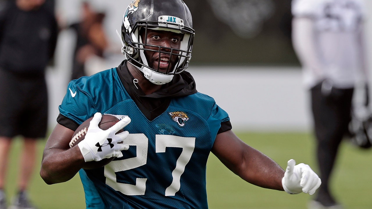 Jaguars vs. Raiders: Rookie Quincy Williams becomes team's fourth