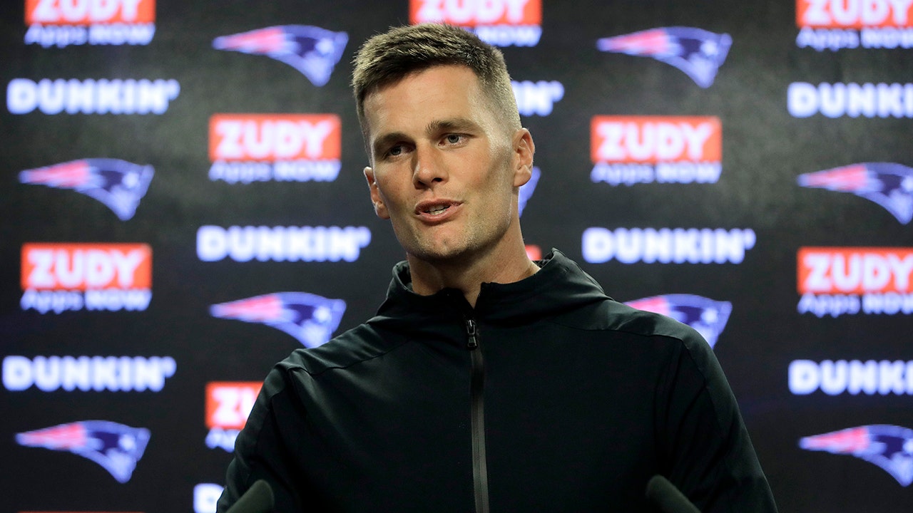 Tom Brady to produce, star in '80 for Brady' following retirement from the NFL
