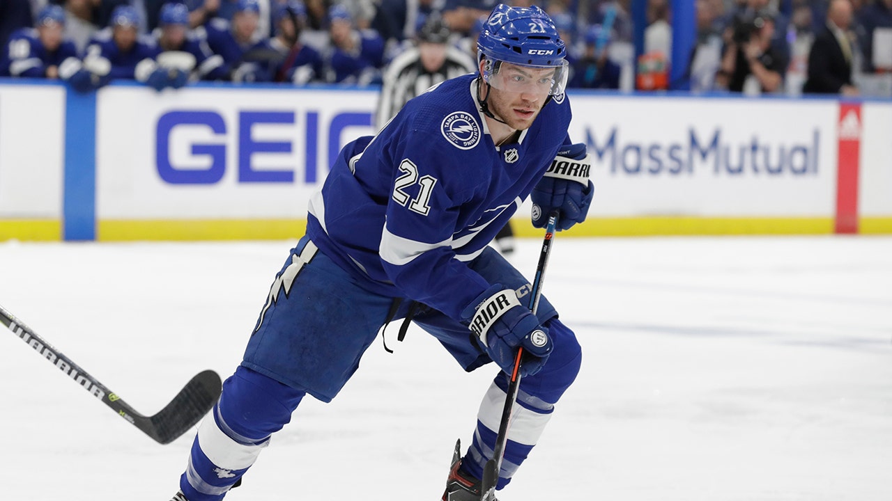 Tampa Bay Lightning: Brayden Point signs 3 year bridge deal