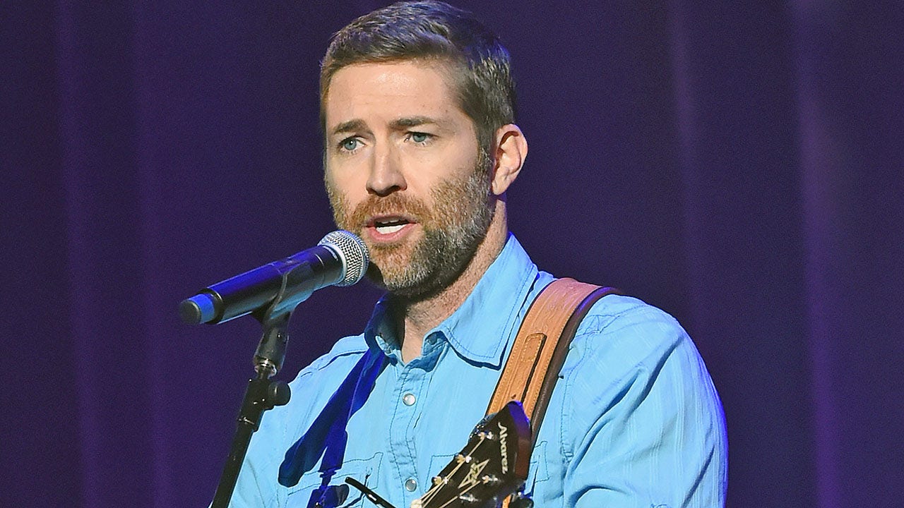 Josh Turner suffers 'devastating loss' after tour bus carrying road
