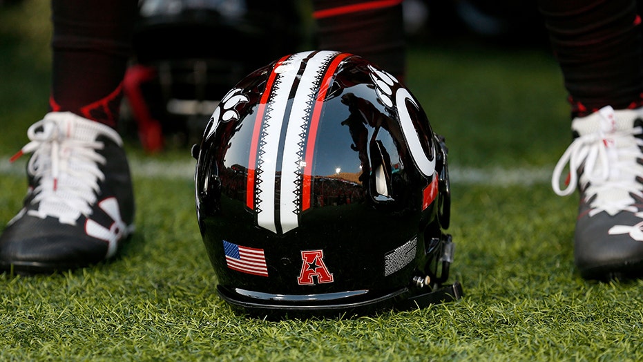 UC Bearcats Football Unveil New All Black Uniform