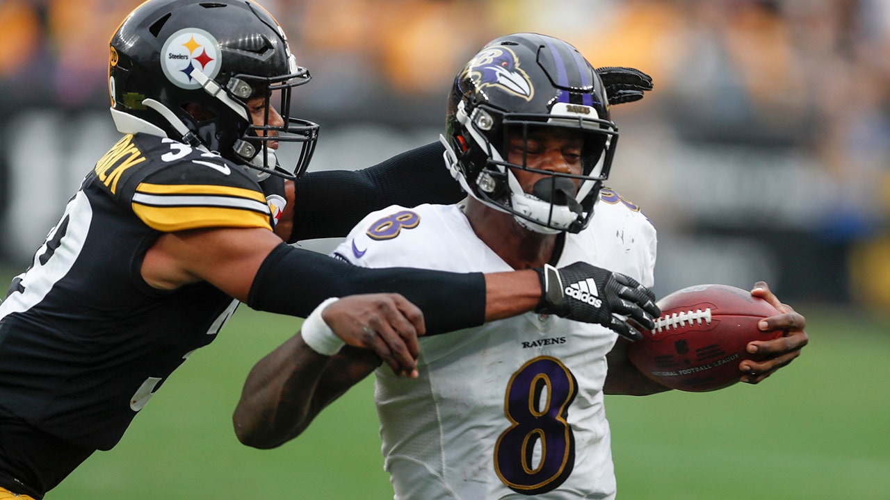 Lamar Jackson helps Ravens run over Cardinals