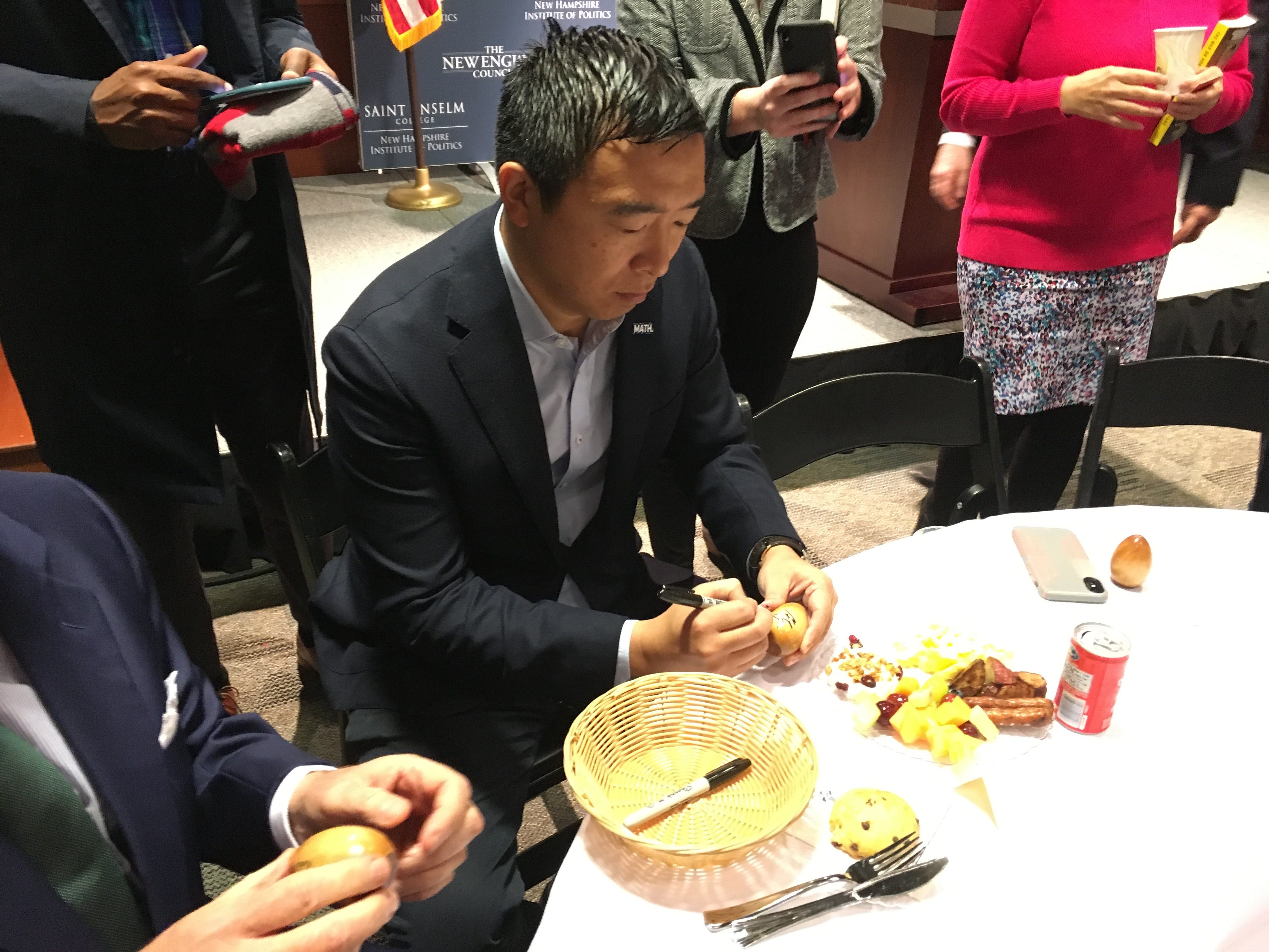 Andrew Yang says Clinton criticism of Gabbard ‘inappropriate’