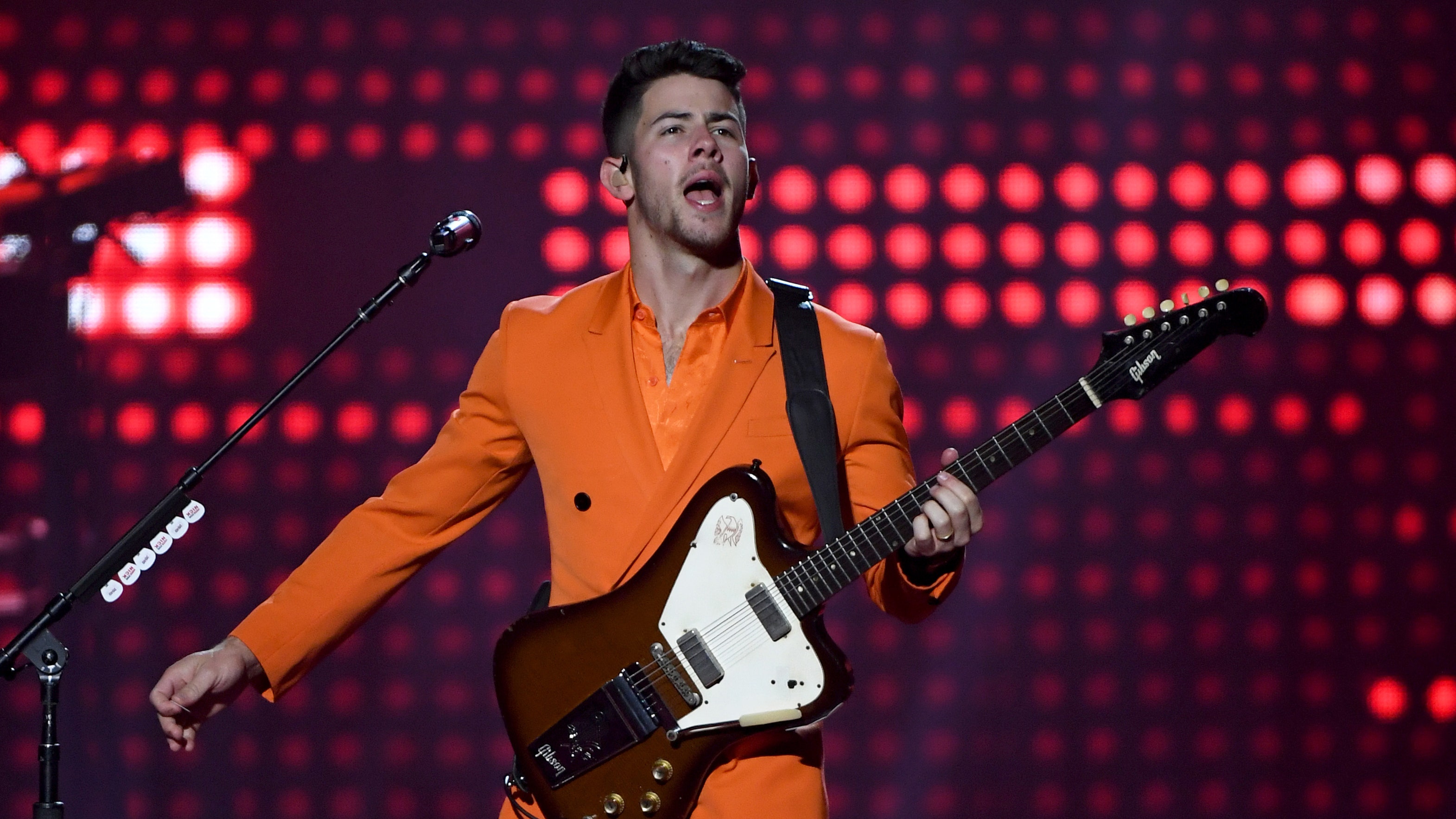 Male celebs inappropriately touched at concerts