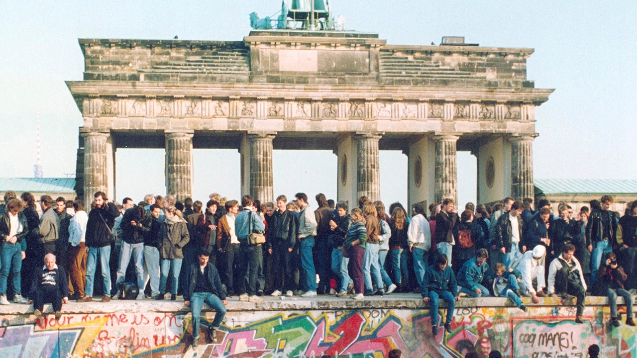 German group sending Trump a Berlin Wall fragment on 30th anniversary of its fall