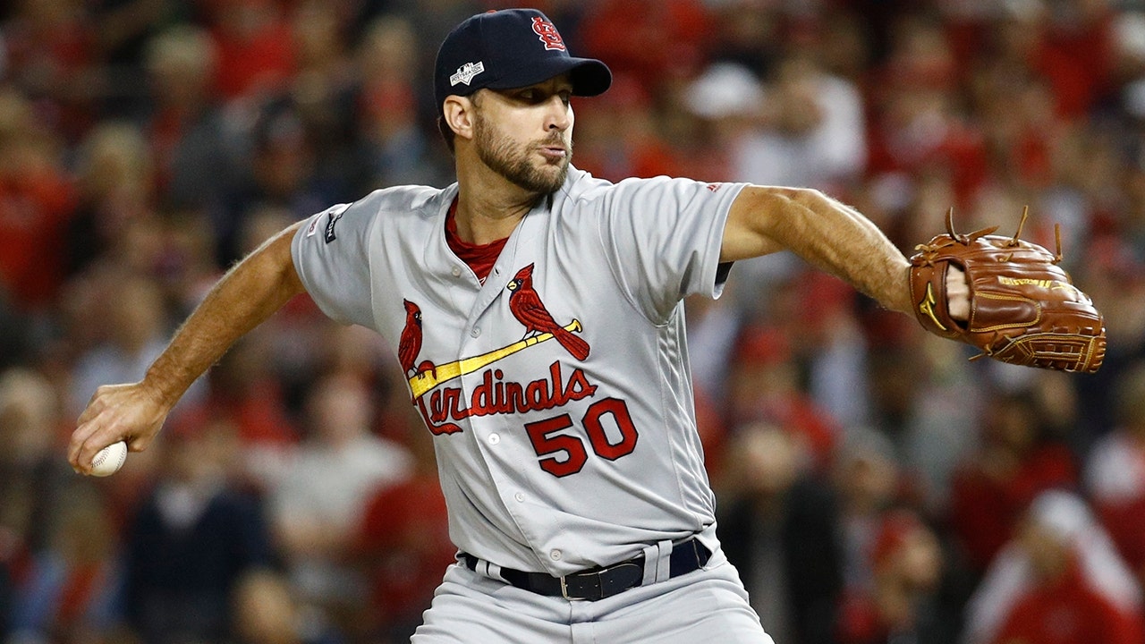 Adam Wainwright wins Major League Baseball's Roberto Clemente Award