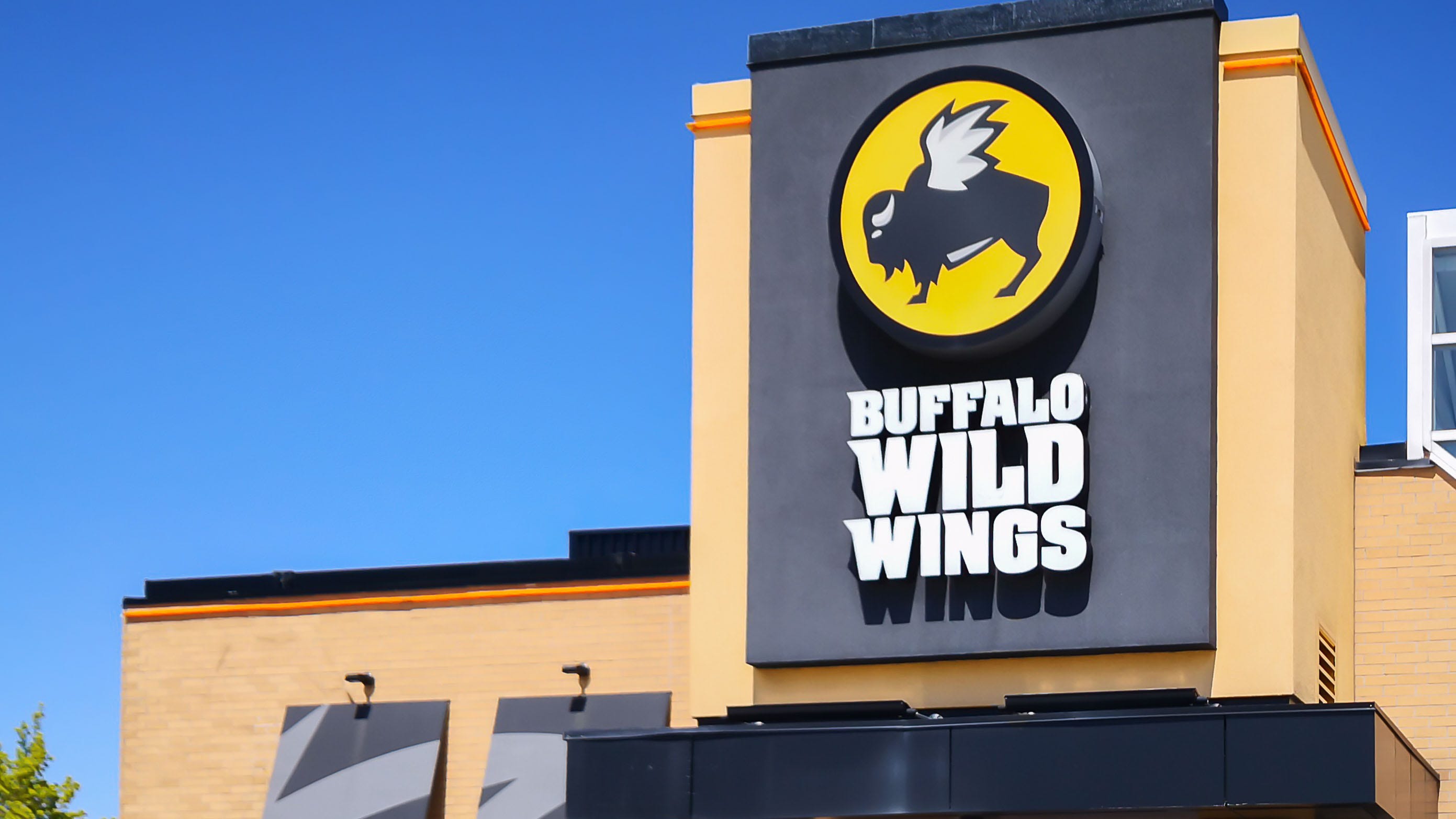 Buffalo Wing Wings chemical reaction leaves one employee dead, nearly a dozen hospitalized