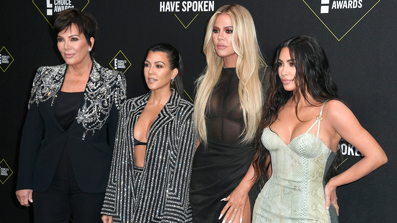 Kim Kardashian, sisters is the last day of the filming of ‘Keeping Up with the Kardashians’: ‘Officially sobbing’