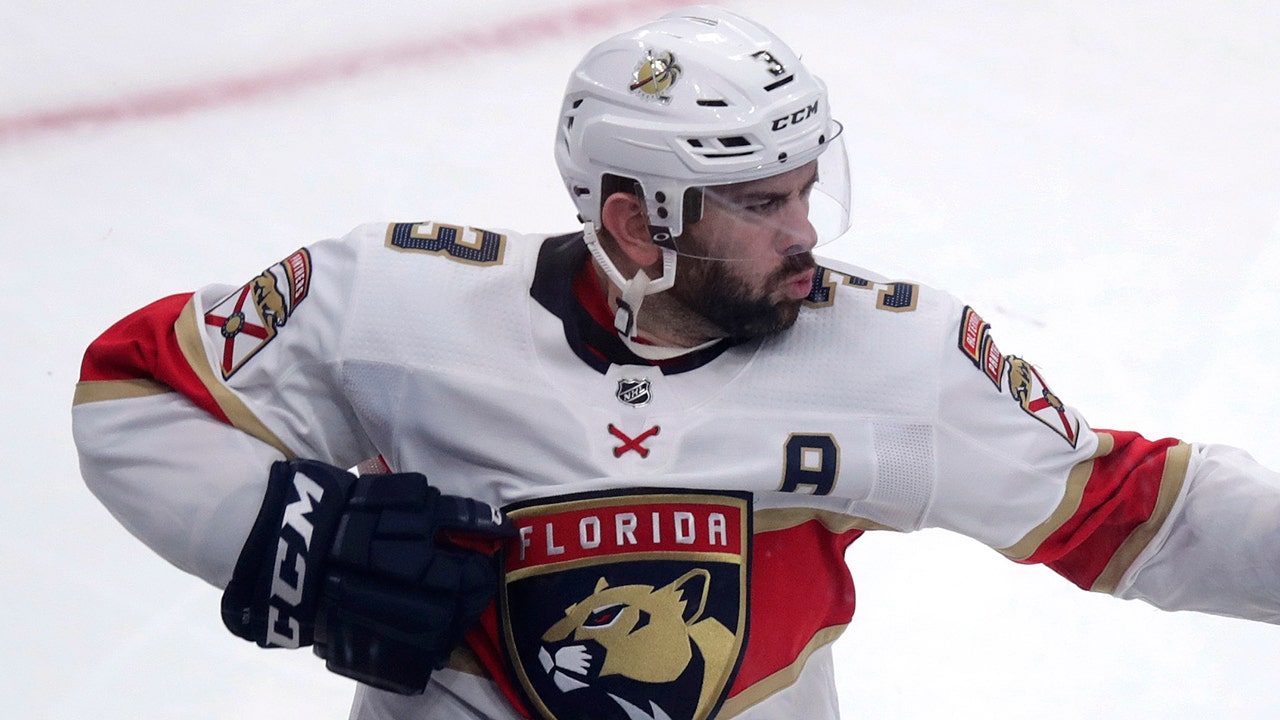 Keith Yandle breaks NHL record for consecutive games played