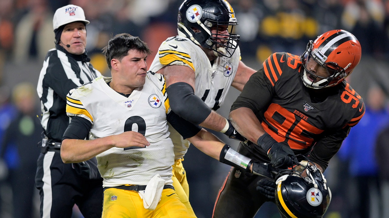 Steelers QB Mason Rudolph leaves with concussion