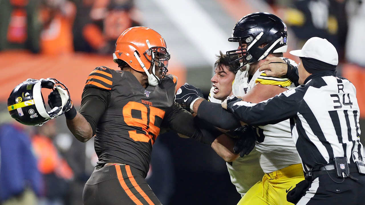 Cleveland Browns Myles Garrett suspended indefinitely after brawl with Steelers, teams fined $250G each Fox News picture