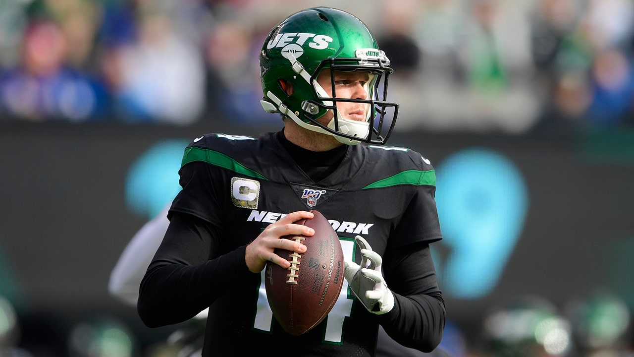 October 8, 2018 - East Rutherford, New Jersey, U.S. - New York Jets  quarterback Sam Darnold (14) during a NFL game between the Denver Broncos  and the New York Jets at MetLife