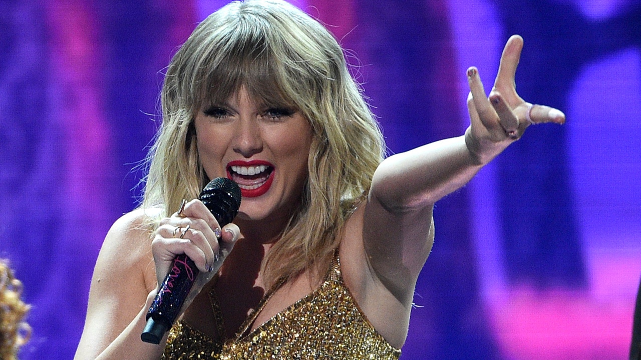 Taylor Swift Announces Surprise New Album And Music Video Release Fox News 