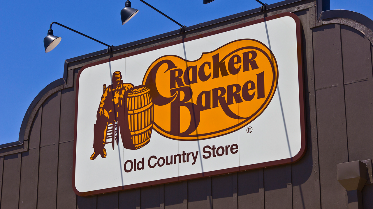 Rhia's Kitchen : Cracker Barrel waitress surprised with $1,100 tip ...