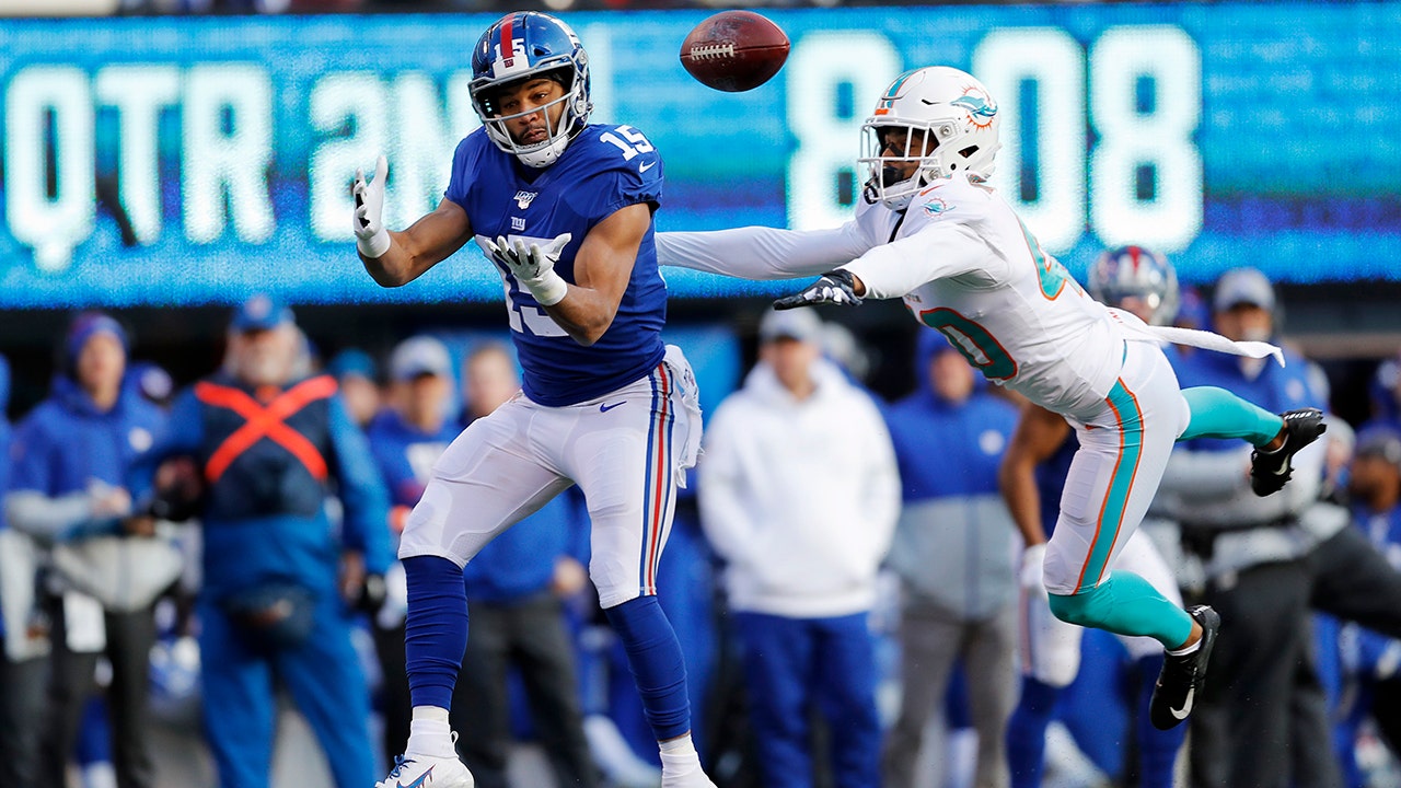 New York Giants' Golden Tate III shows off concentration in