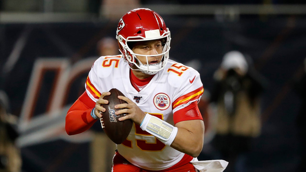 Patrick Mahomes trolls Bears: Chiefs QB celebrates TD by counting to 10 -  Sports Illustrated