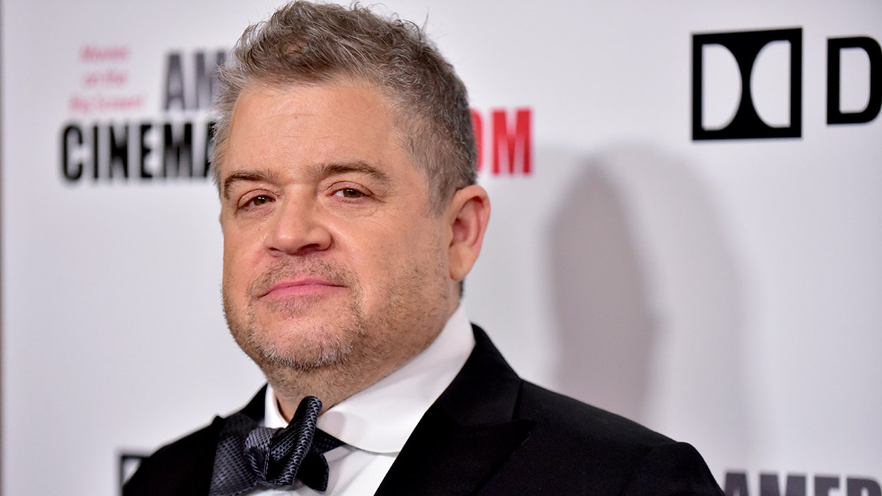 Comedian Patton Oswalt mocked for lengthy apology after taking a picture with Dave Chappelle – Fox News