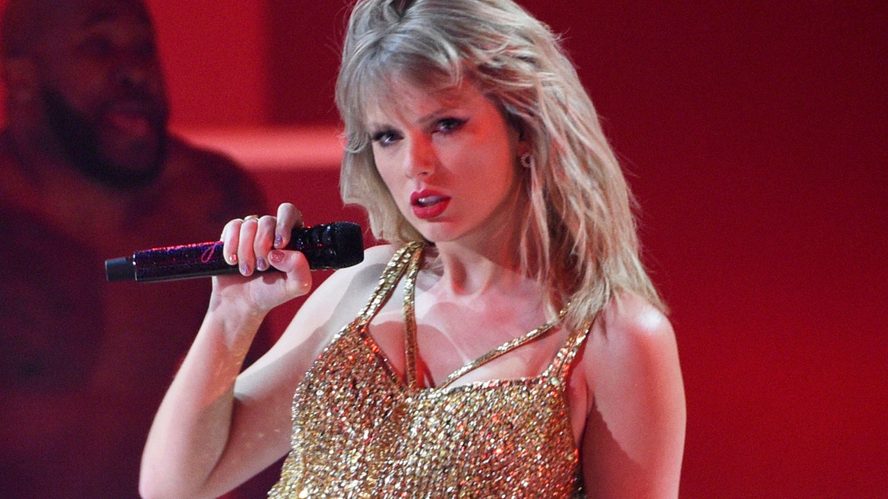 Man stalking Taylor Swift arrested at singer's New York City building: police