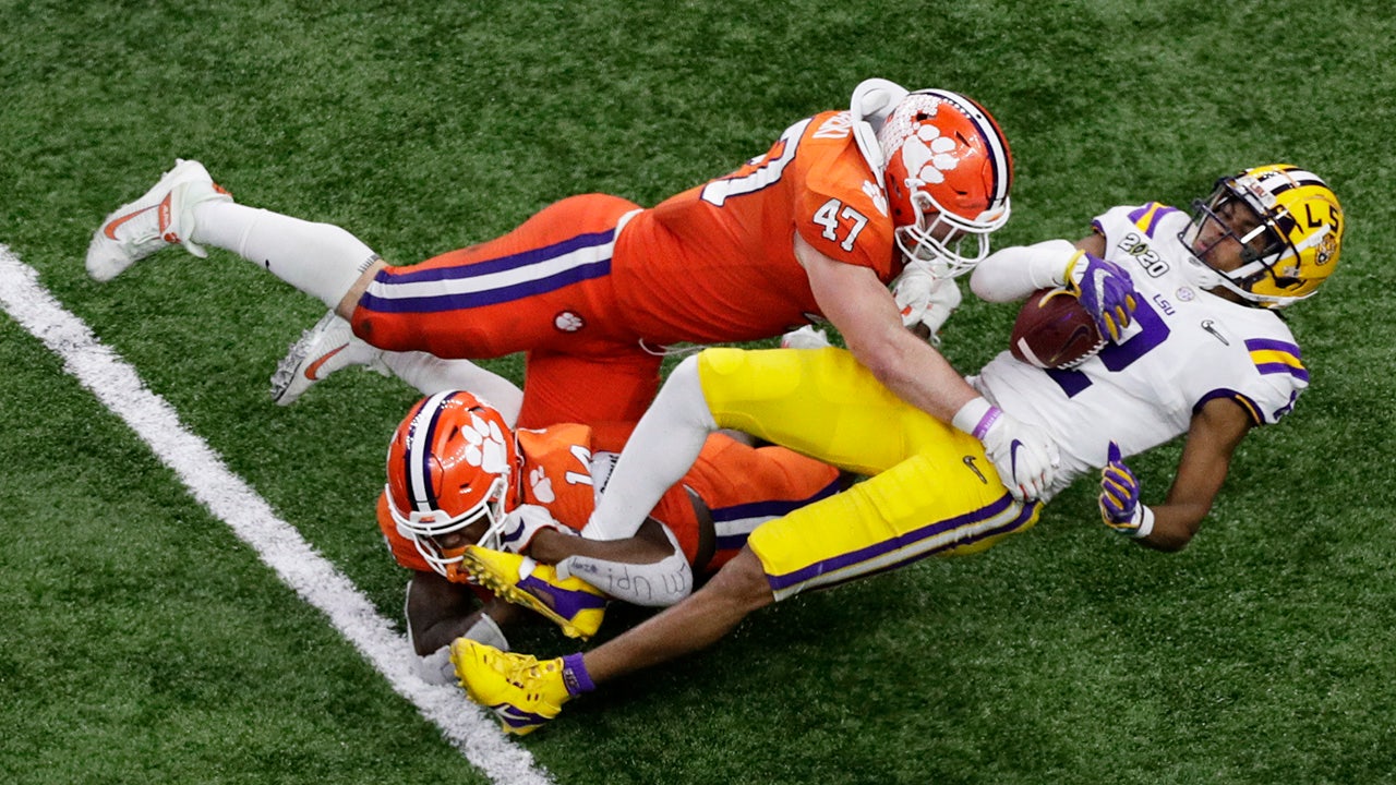 Clemson's James Skalski ejected for targeting in College Football Playoff  title game