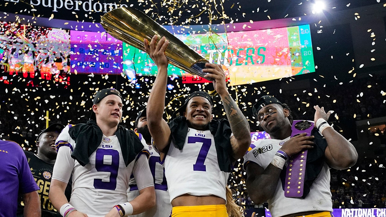 LSU Players Threatened with Arrest for Smoking Cigars in Locker Room after  Winning National Title over Clemson