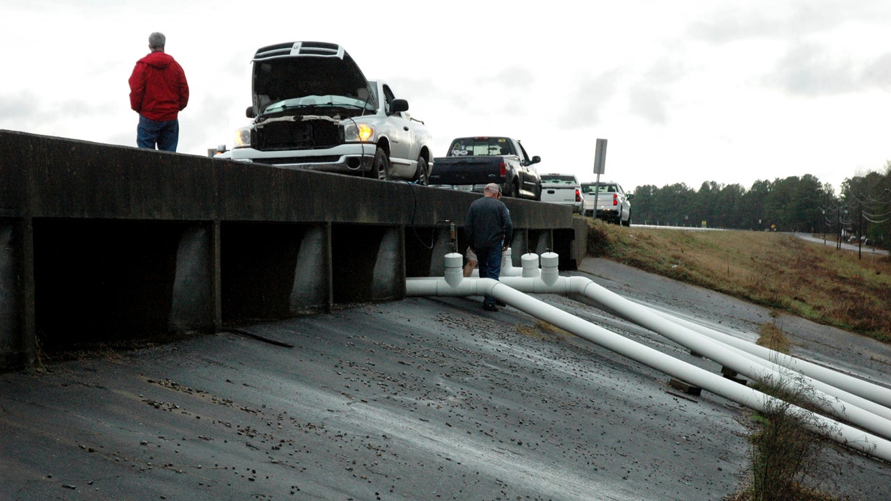 Mississippi River to reach flood stage in 3 cities as heavy rains may cause dam to fail